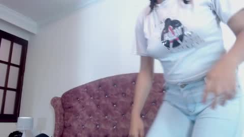 Snapshot of kim_lennon chatting on February 14, 11:53 am K I M online show from February 14, 11:53 am