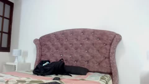 Snapshot of kim_lennon chatting on February 19, 11:49 am K I M online show from February 19, 11:49 am