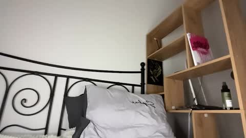 Kim Oberlin online show from April 7, 9:48 pm