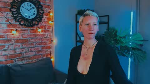 Snapshot of kim_waite chatting on October 2, 12:12 pm Kim online show from October 2, 12:12 pm