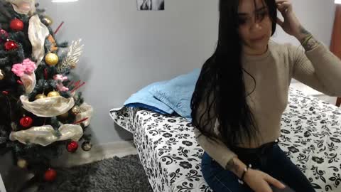 Kim  Yuk online show from December 21, 5:40 pm