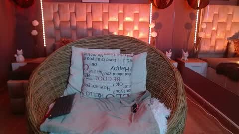 Snapshot of kimberlee_moon chatting on February 25, 10:30 pm Kym online show from February 25, 10:30 pm