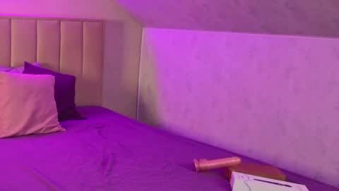 kimberlly_smith online show from June 3, 11:21 pm