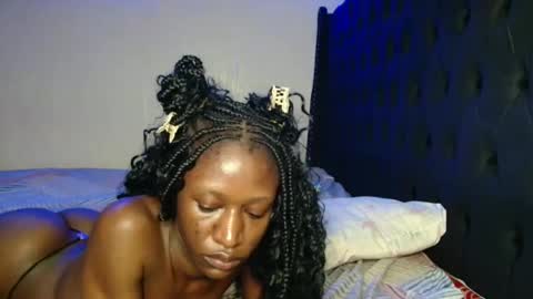 Snapshot of kimberly_chloe chatting on March 18, 3:20 am Kimberly online show from March 18, 3:20 am