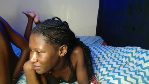 Snapshot of kimberly_chloe chatting on April 7, 4:02 am Kimberly online show from April 7, 4:02 am