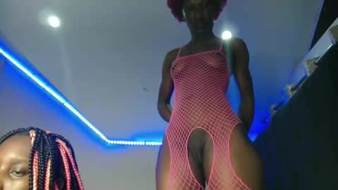 Snapshot of kimberly_chloe chatting on April 18, 9:15 pm Kimberly online show from April 18, 9:15 pm