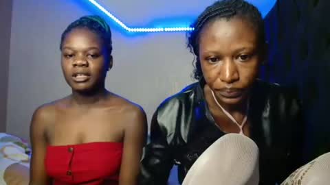 Snapshot of kimberly_chloe chatting on June 24, 7:13 pm Kimberly online show from June 24, 7:13 pm