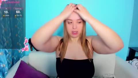 Snapshot of kimberly_mm chatting on February 8, 2:53 pm kimberly_mm online show from February 8, 2:53 pm