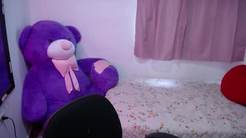 Snapshot of kimberly_slim chatting on September 12, 12:27 pm Kim online show from September 12, 12:27 pm