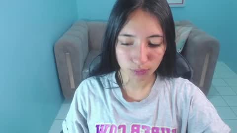 Snapshot of kimberly_thomson_t chatting on December 23, 10:21 am kimberly online show from December 23, 10:21 am