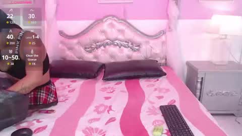 Snapshot of kimberlybale chatting on June 11, 8:18 pm online show from June 11, 8:18 pm