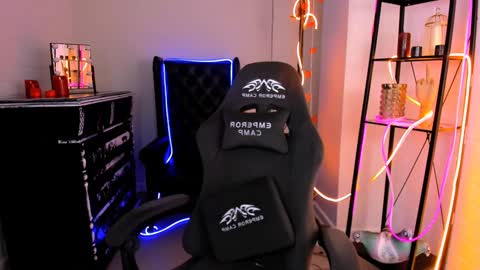 Snapshot of kimberlymaran chatting on December 7, 3:19 pm The one that you wont be able to forget online show from December 7, 3:19 pm