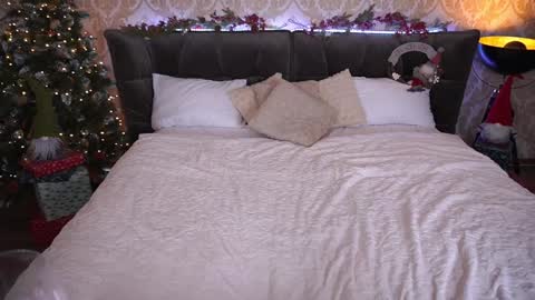 Kim online show from December 17, 5:26 pm