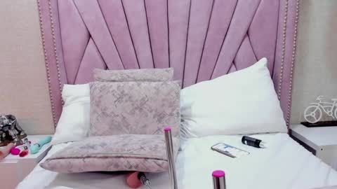 KimBrooks online show from January 2, 2:46 pm