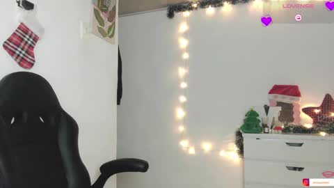 Snapshot of kimcandy_ chatting on December 8, 12:51 am CAMI online show from December 8, 12:51 am