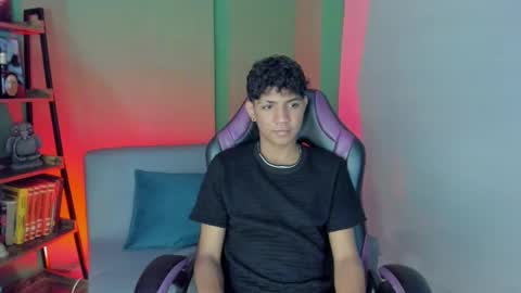 Snapshot of kimerico_04 chatting on December 30, 1:04 am ISAAC online show from December 30, 1:04 am