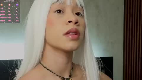 kimhilton online show from February 25, 4:11 am