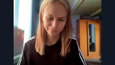 Mia online show from August 7, 9:11 am
