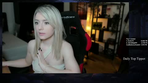 Wolfs Girl online show from January 25, 2:25 pm