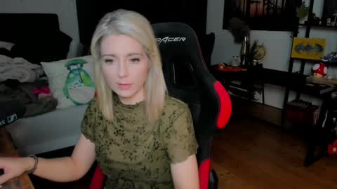 Wolfs Girl online show from October 18, 1:56 pm