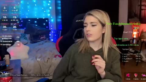 Wolfs Girl online show from April 12, 2:55 pm