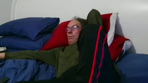 kimintheshed online show from November 1, 3:30 am