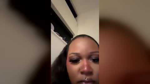 Snapshot of kimkums21 chatting on July 9, 1:31 am kimkums21 online show from July 9, 1:31 am