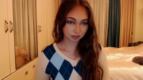 Kim Lee  online show from December 5, 4:55 pm