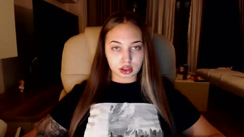 Kim Lee  online show from January 3, 6:14 pm