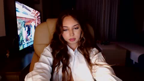 Kim Lee  online show from January 10, 5:13 pm