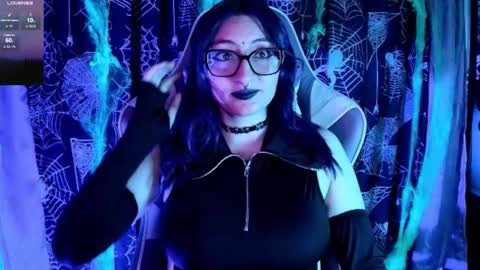   online show from October 28, 1:47 pm