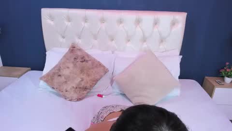 kimluna1 online show from December 2, 12:38 am