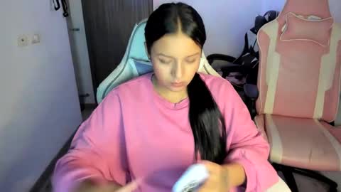 Snapshot of kimmi_foxy chatting on September 22, 11:18 pm kimmi online show from September 22, 11:18 pm
