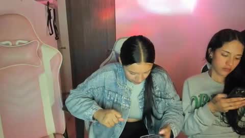 Snapshot of kimmi_foxy chatting on September 23, 11:19 pm kimmi online show from September 23, 11:19 pm