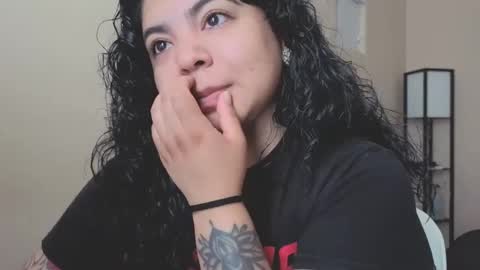 Kimmi online show from March 1, 6:54 pm