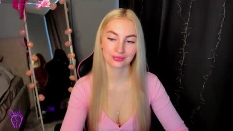 kimmy1_powell online show from March 20, 2:38 am