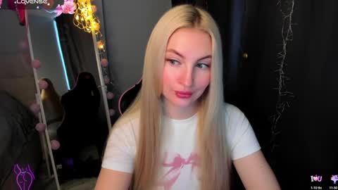 kimmy1_powell online show from April 2, 2:31 am