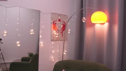 Snapshot of kimplusvibes chatting on February 5, 7:24 am online on Wednesday online show from February 5, 7:24 am