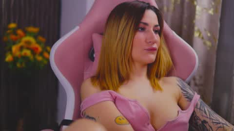 KimSkye online show from February 1, 10:55 pm