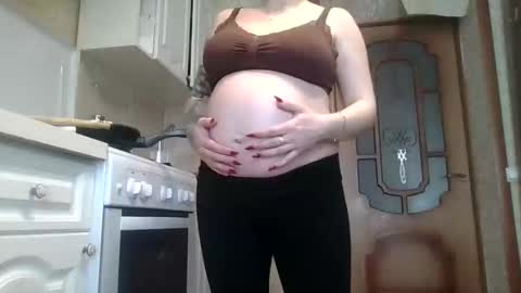 Snapshot of kindlybitch chatting on April 8, 12:38 pm fansly kindlybitch follow online show from April 8, 12:38 pm