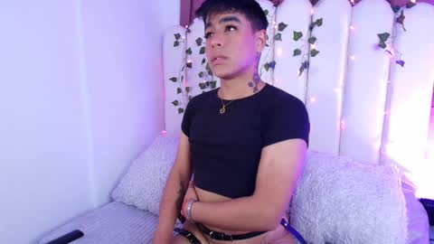 king  help me reach 100 likes online show from December 27, 1:53 am