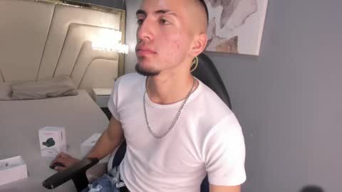 Snapshot of king_dante_ chatting on December 14, 12:01 am King Dante online show from December 14, 12:01 am