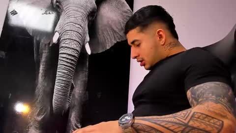 Angel Falconer online show from October 28, 3:10 am