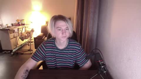 king_moris online show from December 3, 3:30 am