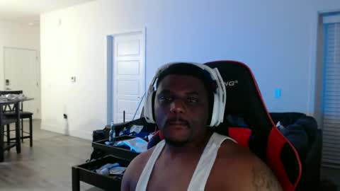 Snapshot of kingbell3489 chatting on June 14, 1:58 am kingbell3489 online show from June 14, 1:58 am