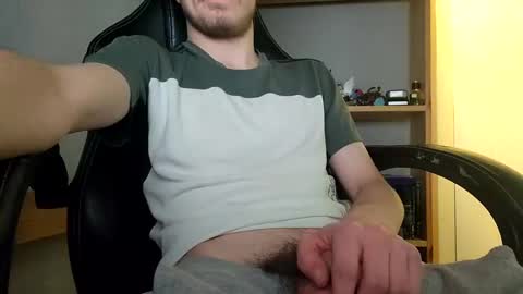Snapshot of kingcharlez_04 chatting on February 20, 6:46 pm kingcharlez_04 online show from February 20, 6:46 pm