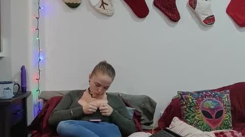 Scarred Thighs online show from December 19, 8:49 pm