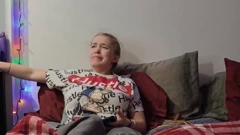 Scarred Thighs online show from December 22, 7:00 pm