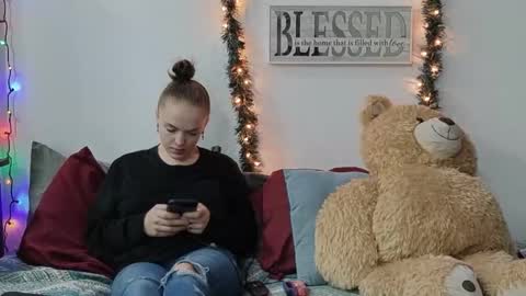 Scarred Thighs online show from January 6, 7:06 pm