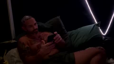 Snapshot of kingemul chatting on October 28, 9:35 am Emul King online show from October 28, 9:35 am